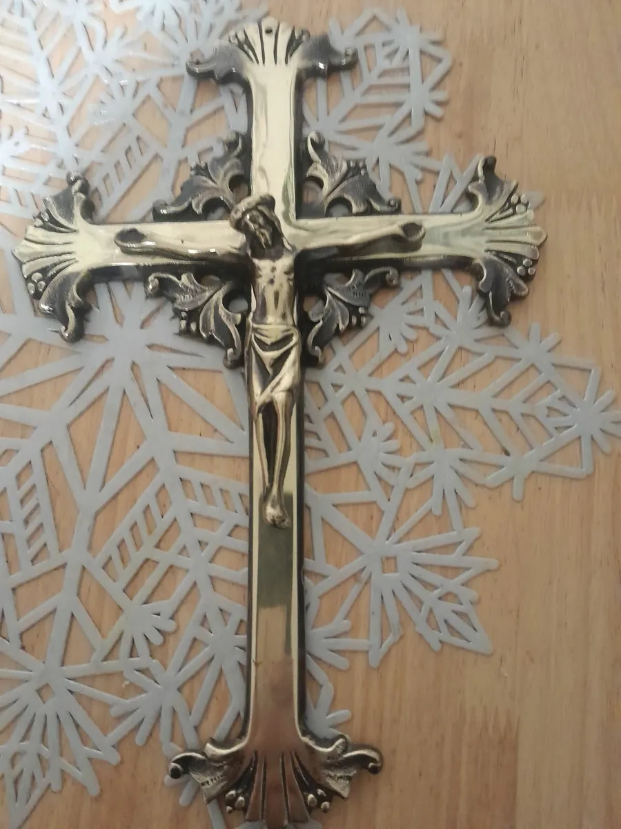 Solid brass  crucifix - Image 3