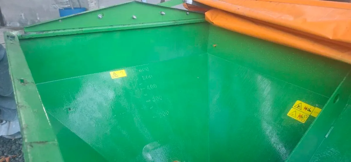 Amazone fertiliser spreader - Image 3