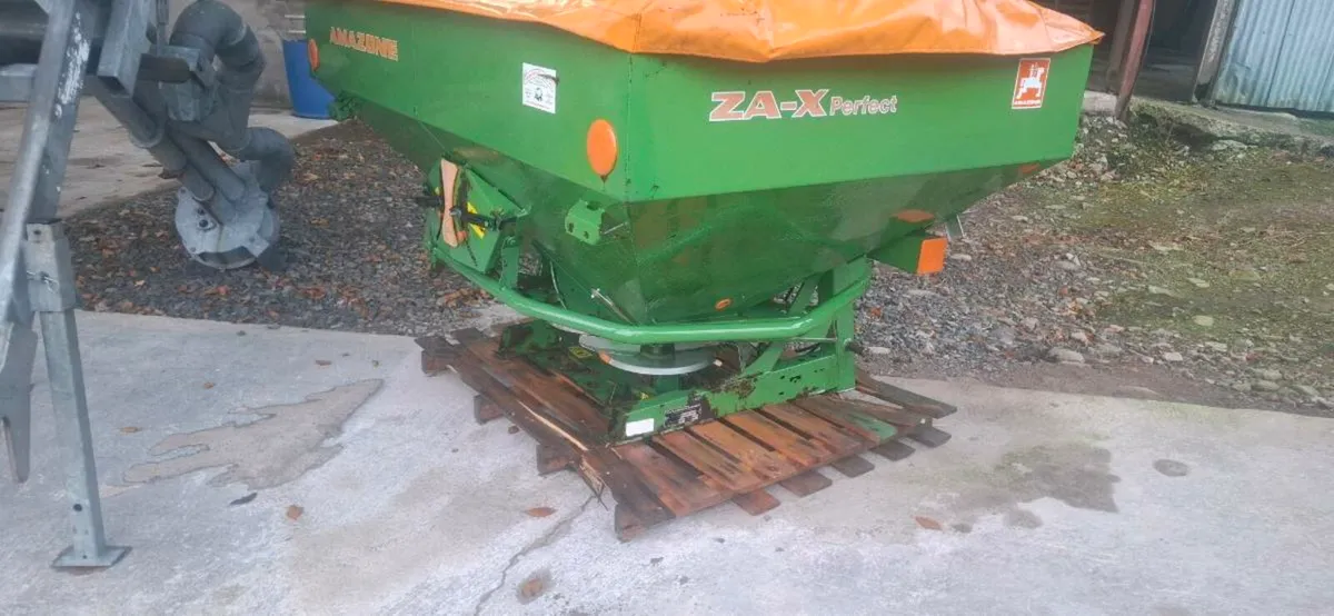 Amazone fertiliser spreader - Image 4