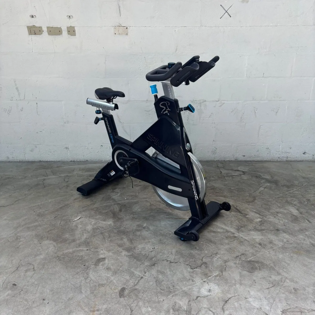 Precor spinner climb bikes with monitor - Image 2