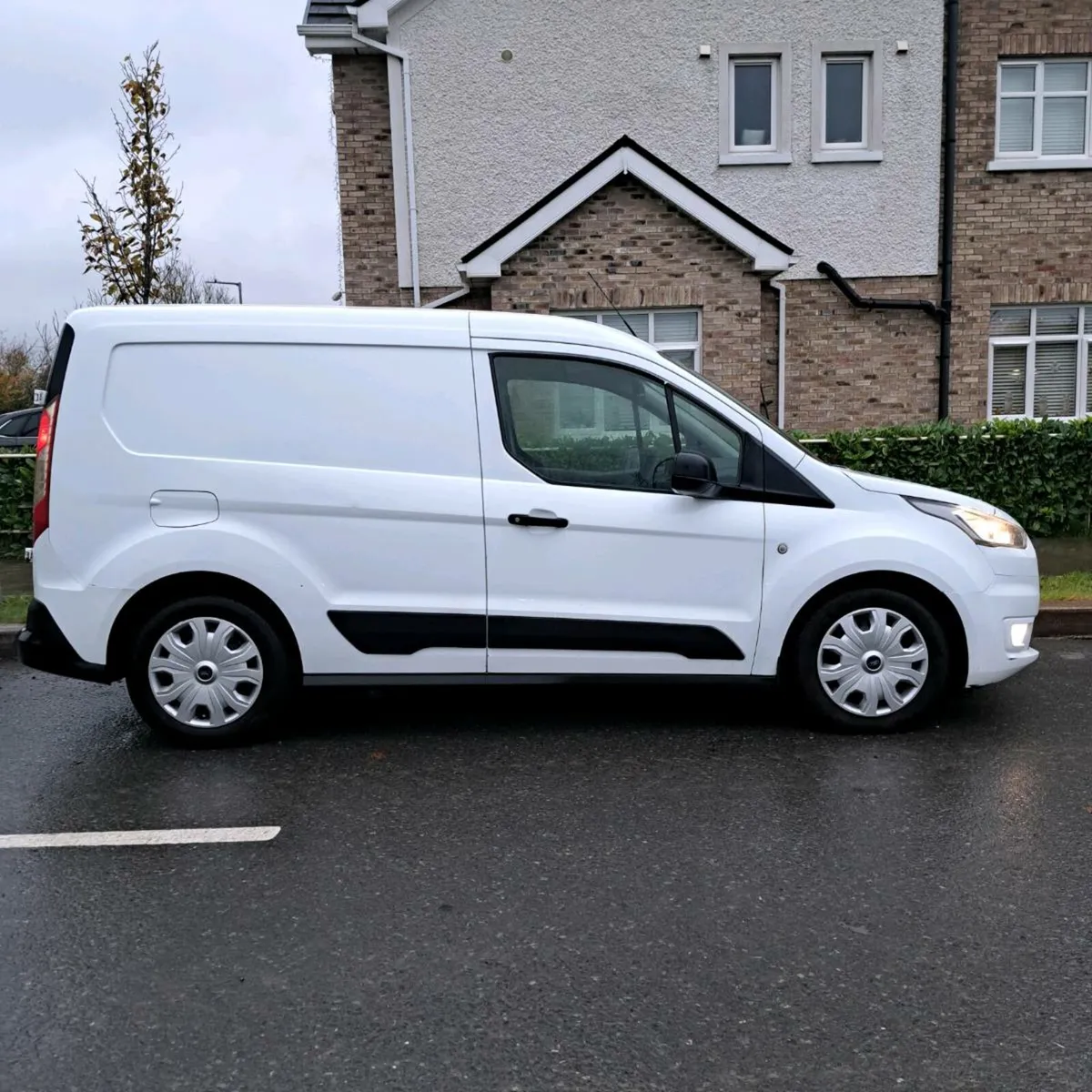 Ford  transit connect Trend 192 one owner - Image 1