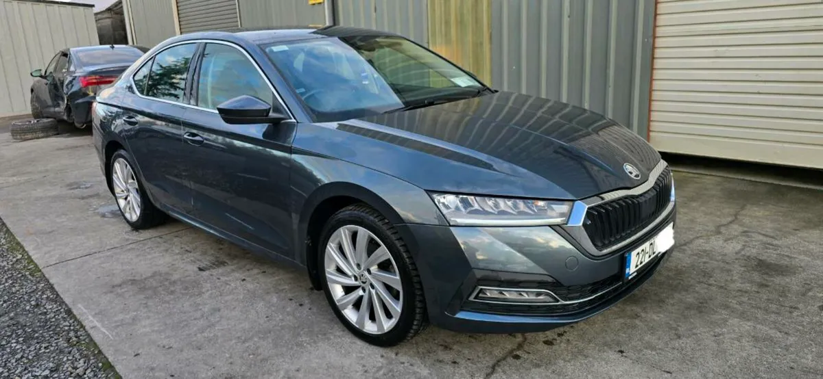 221 SKODA OCTAVIA - Image 2