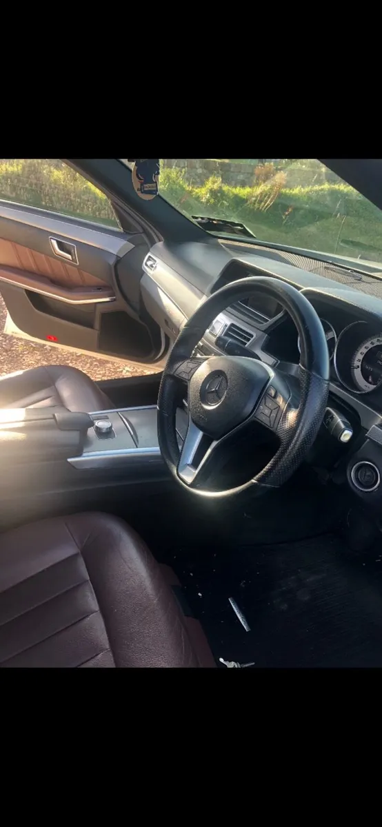 Mercedes-Benz E-Class 2013 - Image 2