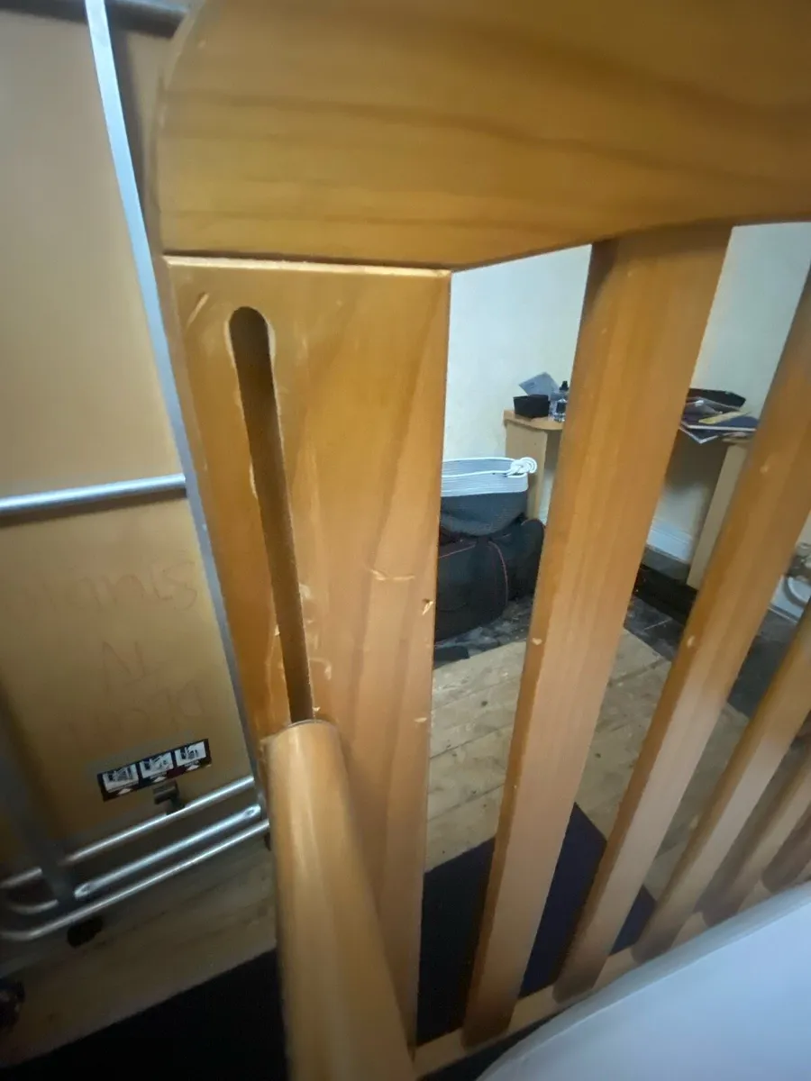 Cot/Crib with collapsible side - Image 4