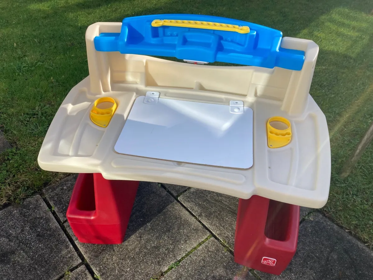 Child art desk and hobbies - Image 2