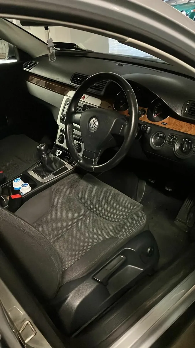 Volkswagen Passat 2007 1.6 FSI - Image 2