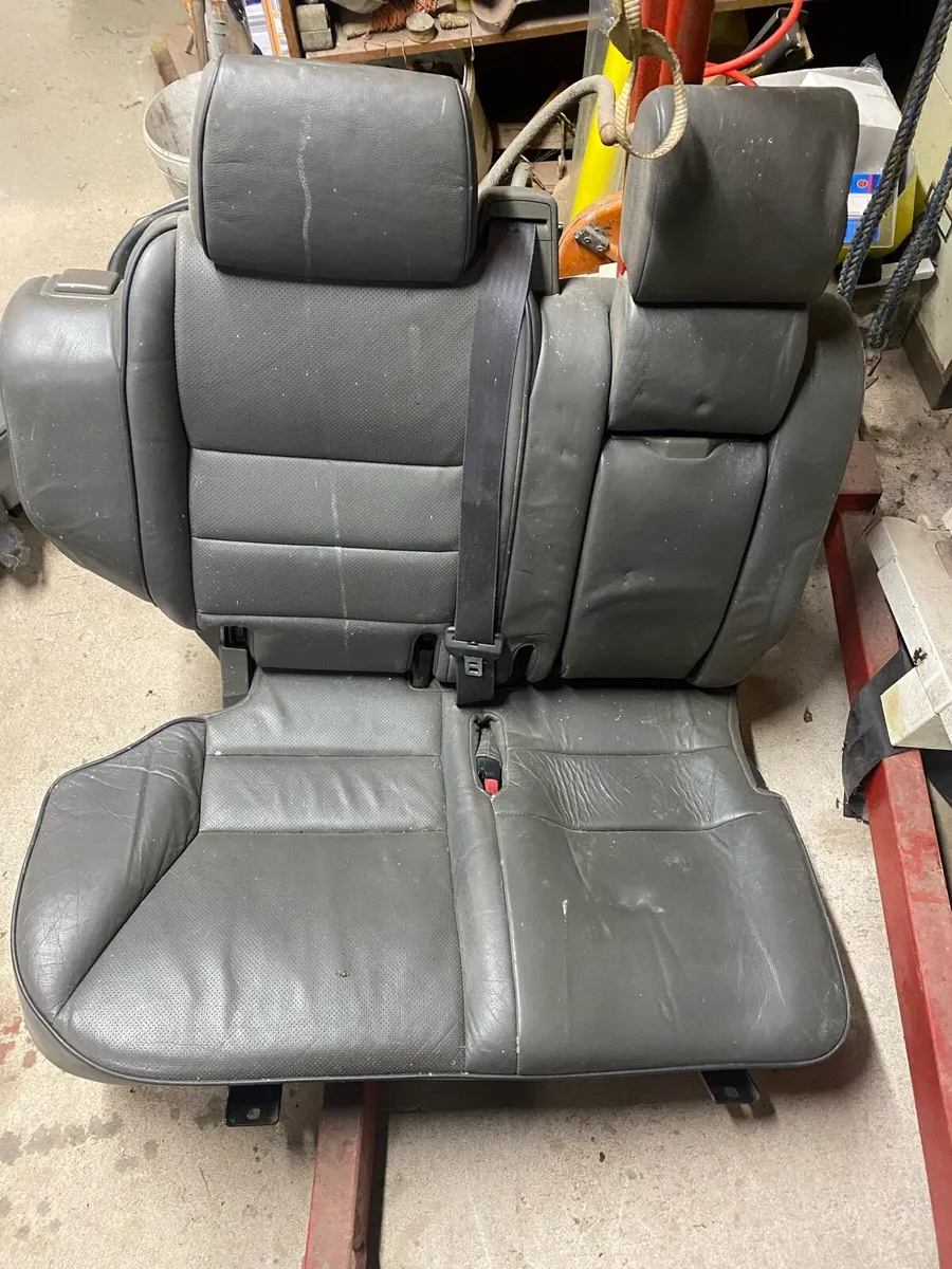 Land Rover discovery 2 leather seats - Image 1