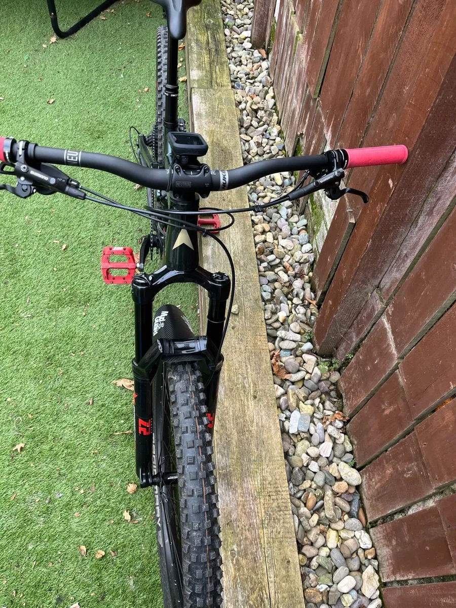 VITUS MYTHIQUE 29 VRX MOUNTAIN BIKE  - MEDIUM - Image 2