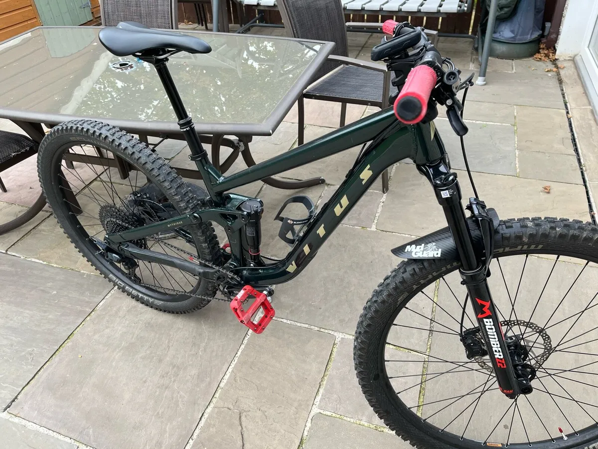 VITUS MYTHIQUE 29 VRX MOUNTAIN BIKE  - MEDIUM - Image 3