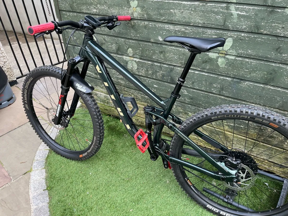 VITUS MYTHIQUE 29 VRX MOUNTAIN BIKE  - MEDIUM - Image 4