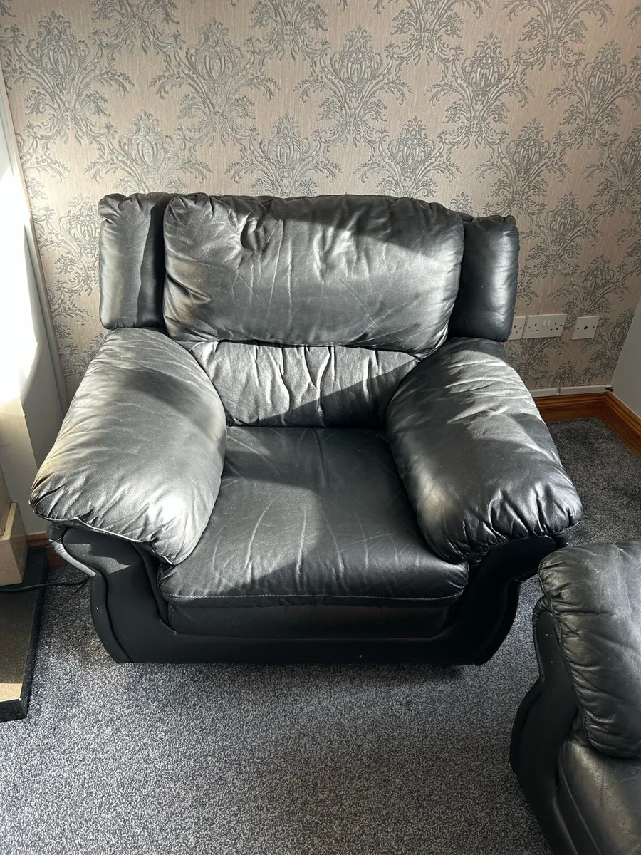 Leather Couch and 2 Arm Chairs - Image 2