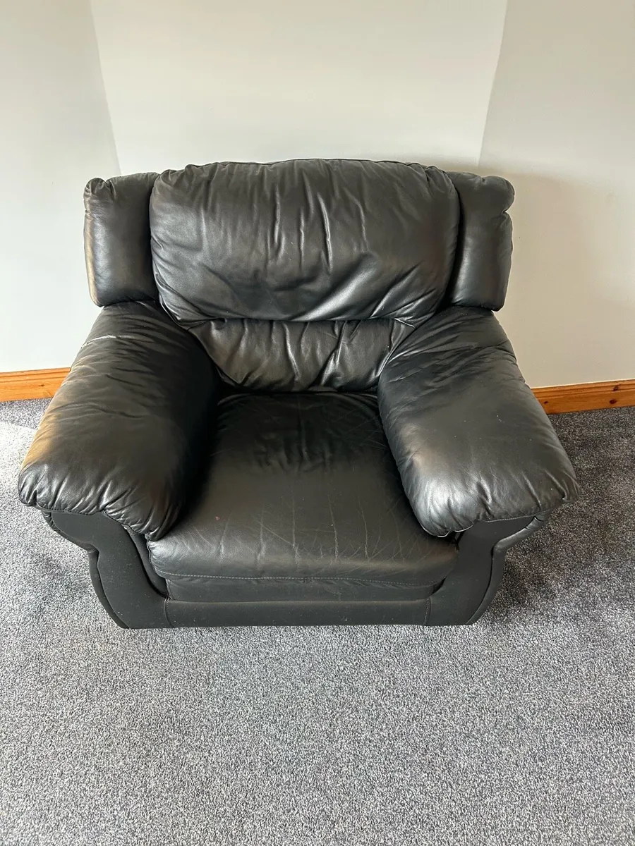 Leather Couch and 2 Arm Chairs - Image 3