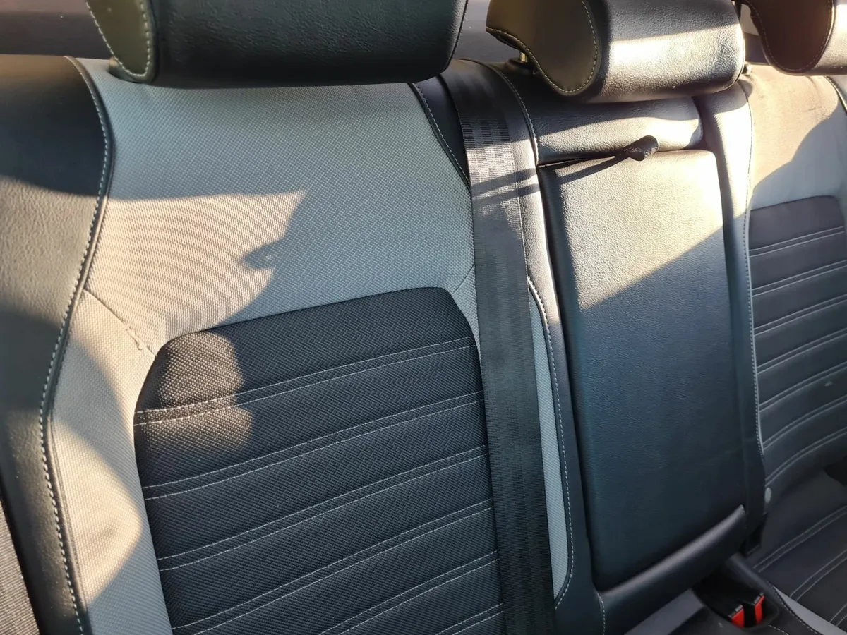 Volkswagen Jetta 2012 - Image 2