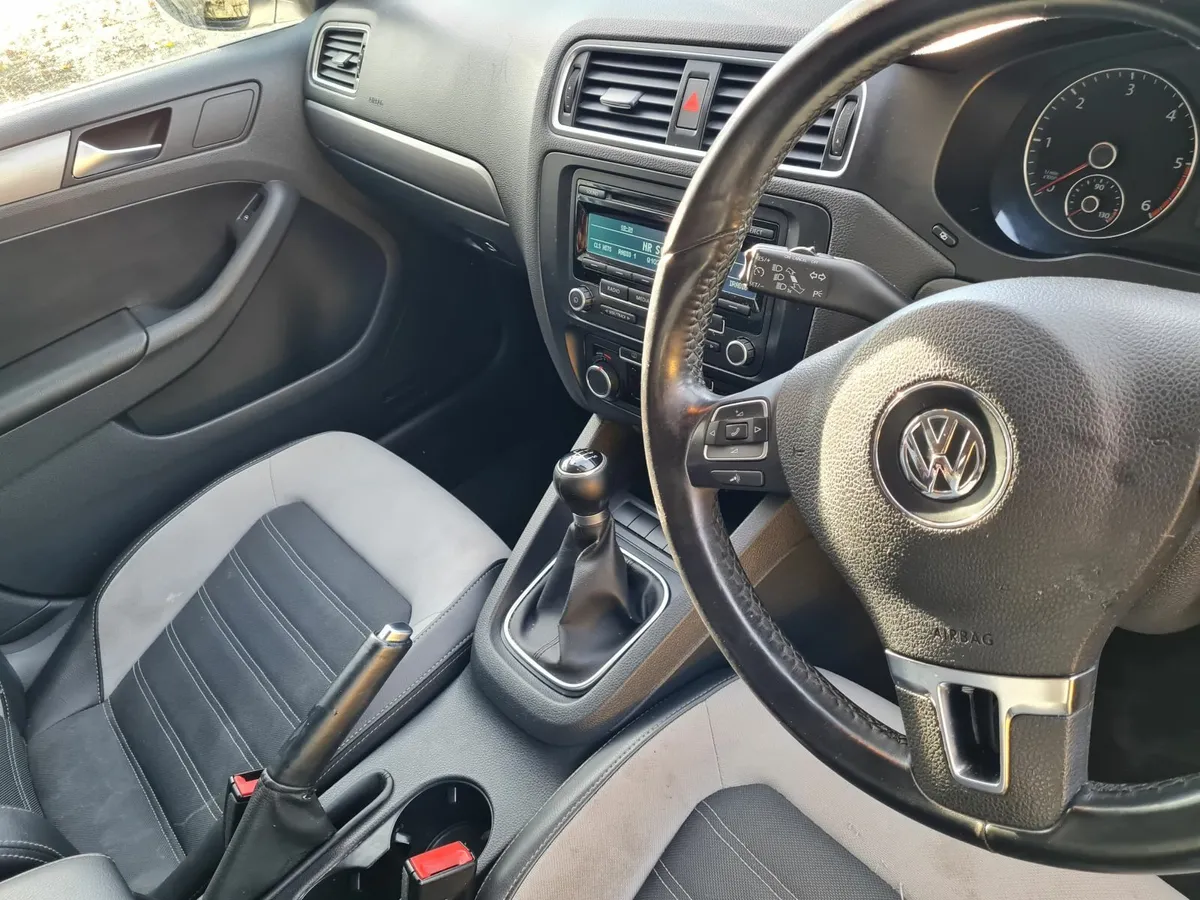 Volkswagen Jetta 2012 - Image 3