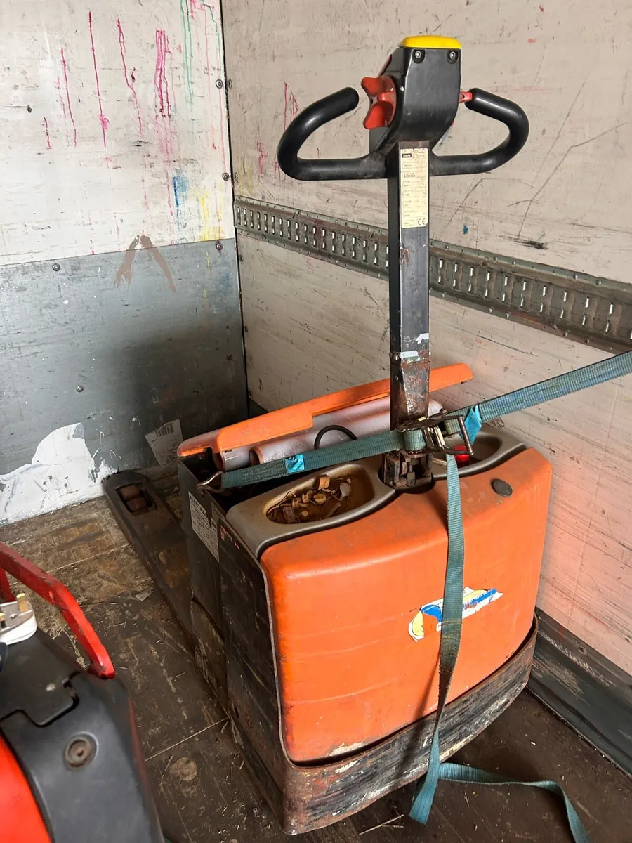 3 electric pallet trucks - Image 1