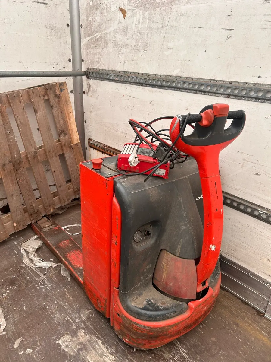 3 electric pallet trucks - Image 3