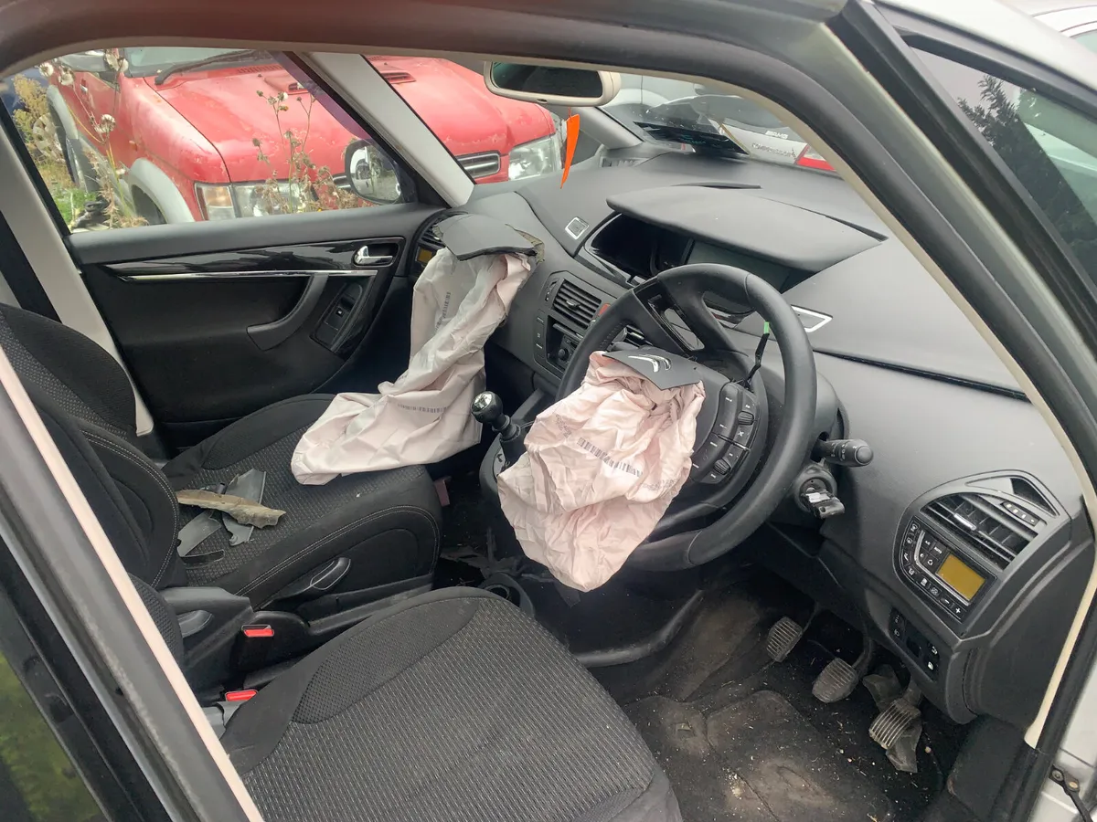 2013 CITROEN C4  7 SEATER - Image 4