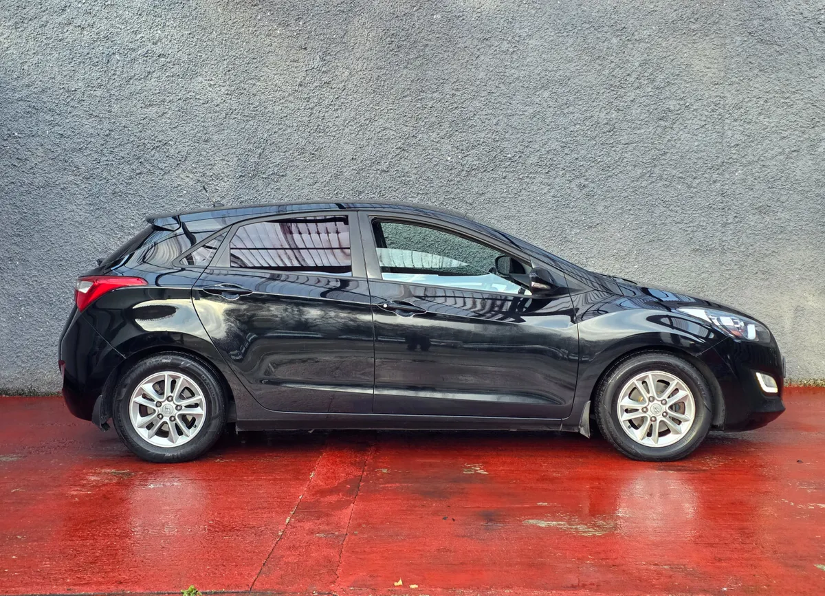 2012 Hyundai i30 1.4 diesel Elite Nct & taxed - Image 4