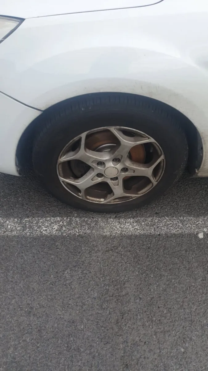 Ford Focus 2011 - Image 1