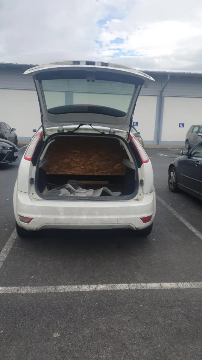 Ford Focus 2011 - Image 4