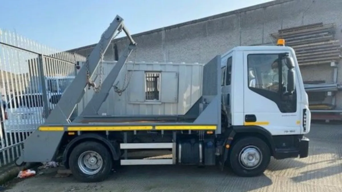 Iveco skip truck skip loader - Image 3