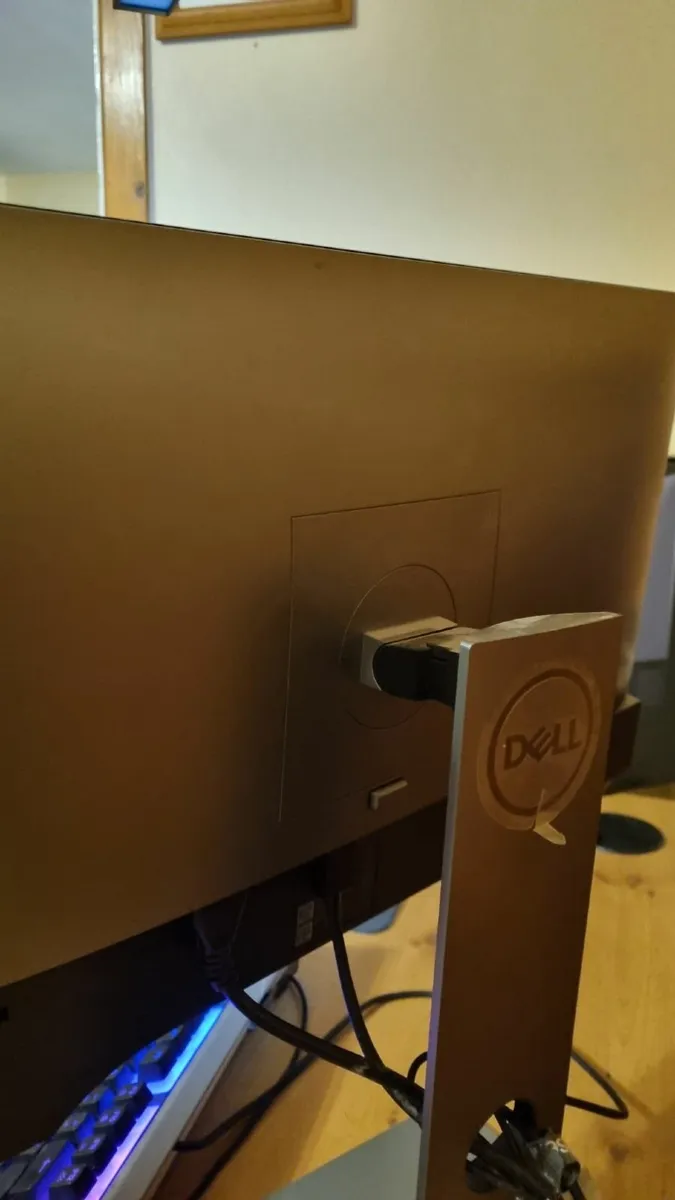 Dell U2419H UltraSharp 24 Monitor - Image 3