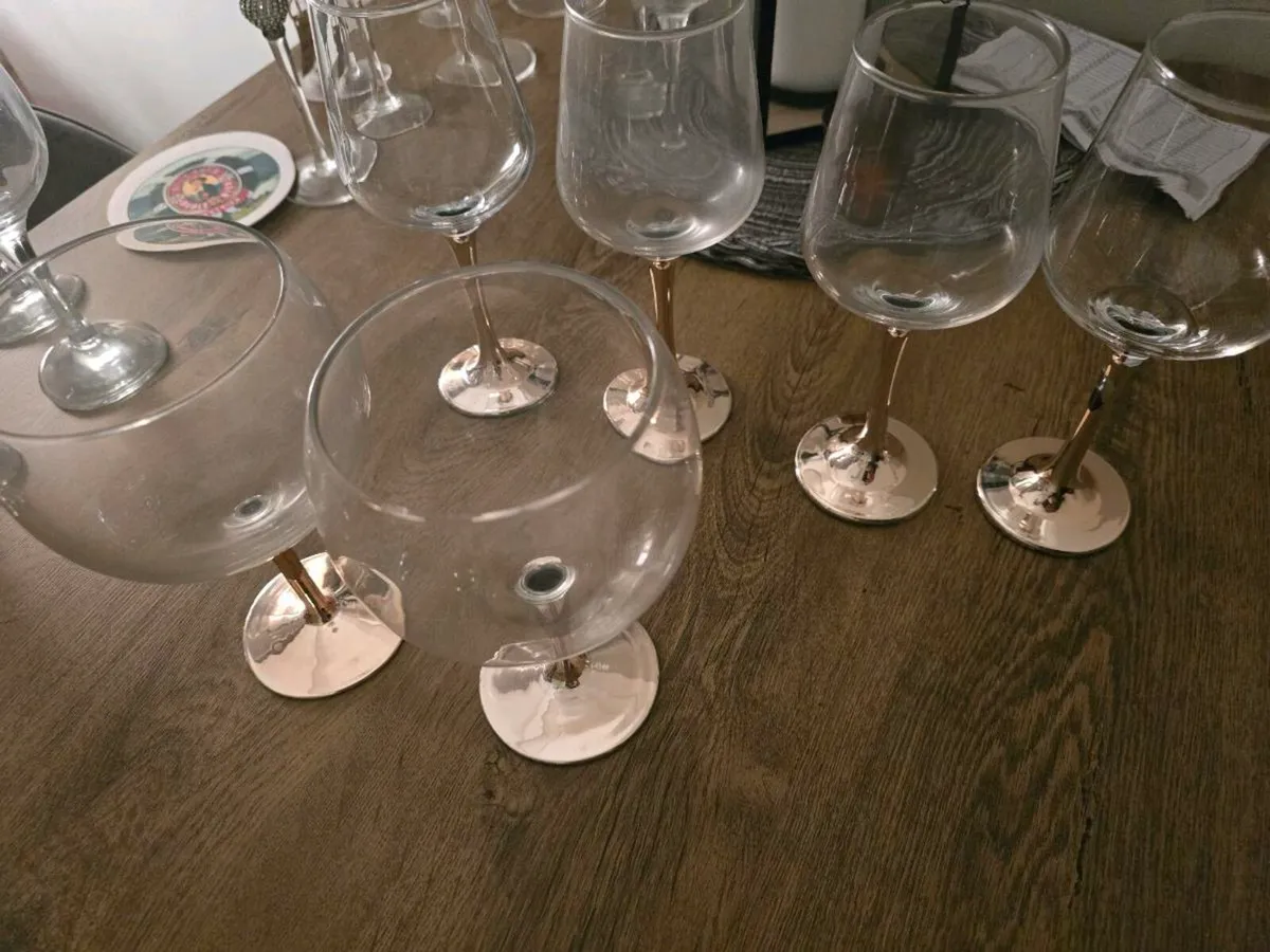 Rose  gold wine amd gin glasses - Image 1