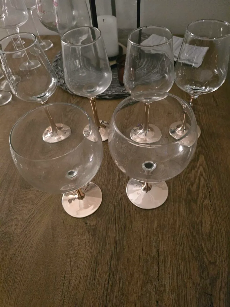 Rose  gold wine amd gin glasses - Image 2