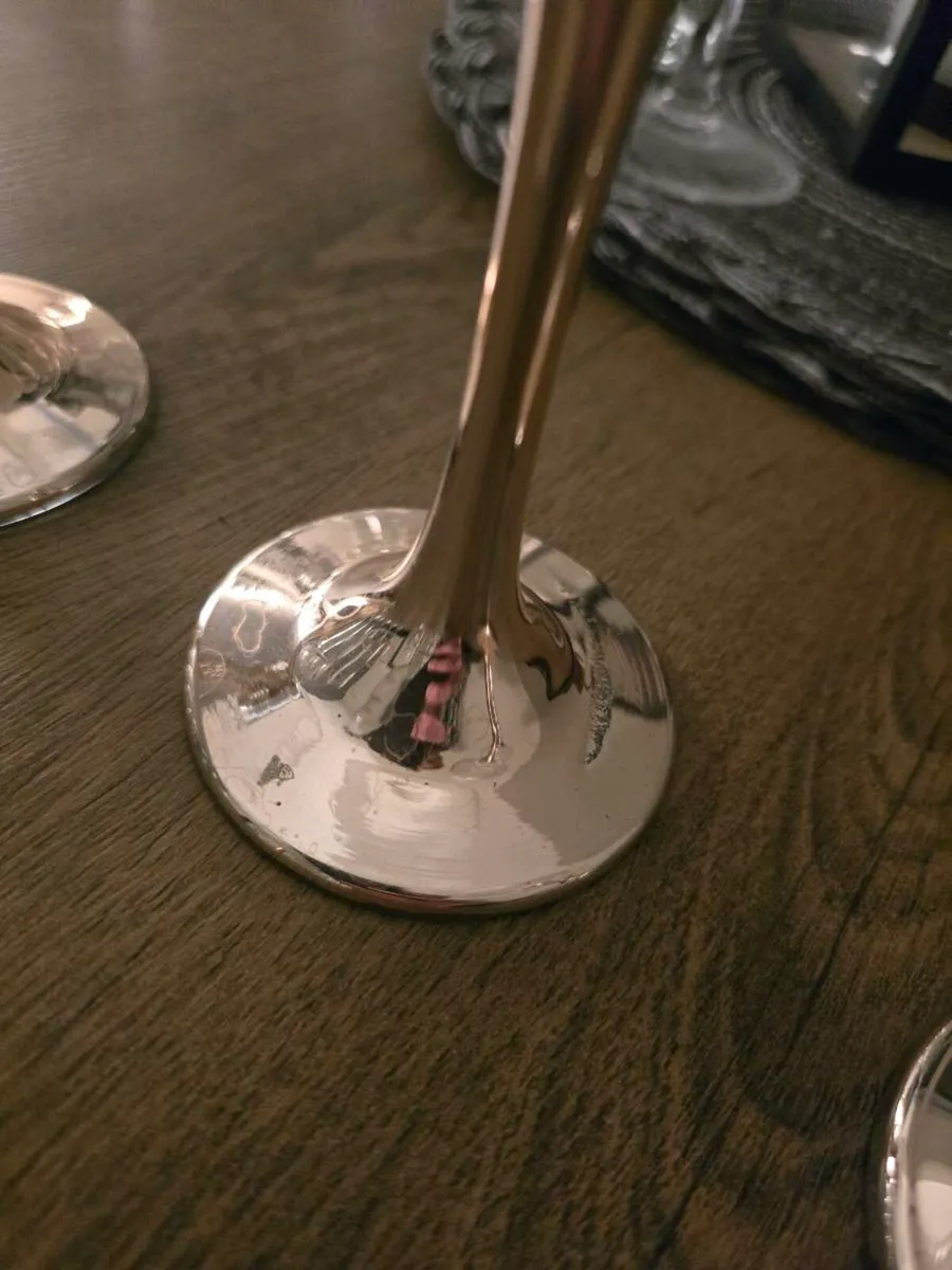 Rose  gold wine amd gin glasses - Image 3