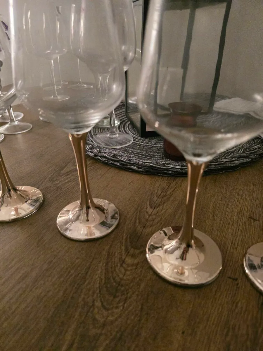 Rose  gold wine amd gin glasses - Image 4