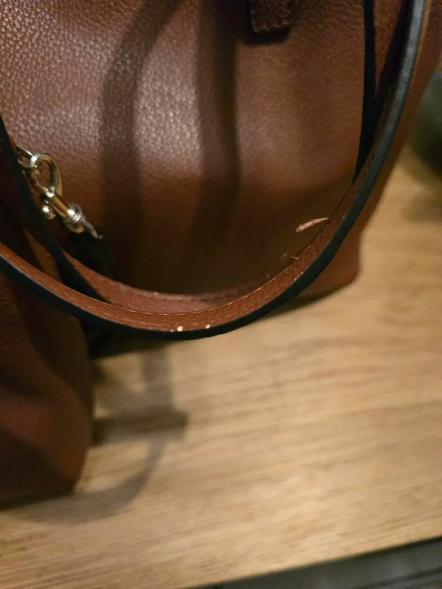 Guess tote bag with smaller bag - Image 4