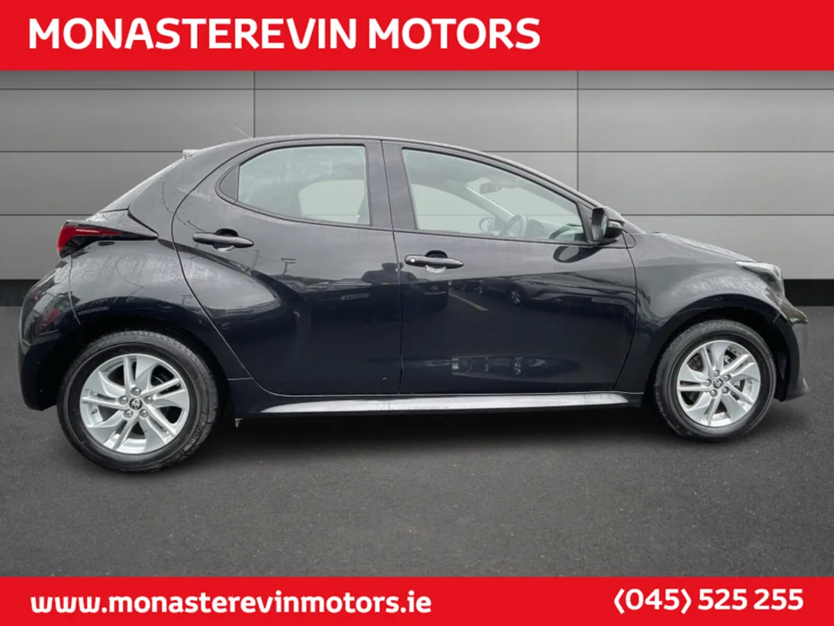 Toyota Yaris 1.5 LUNA - Image 3