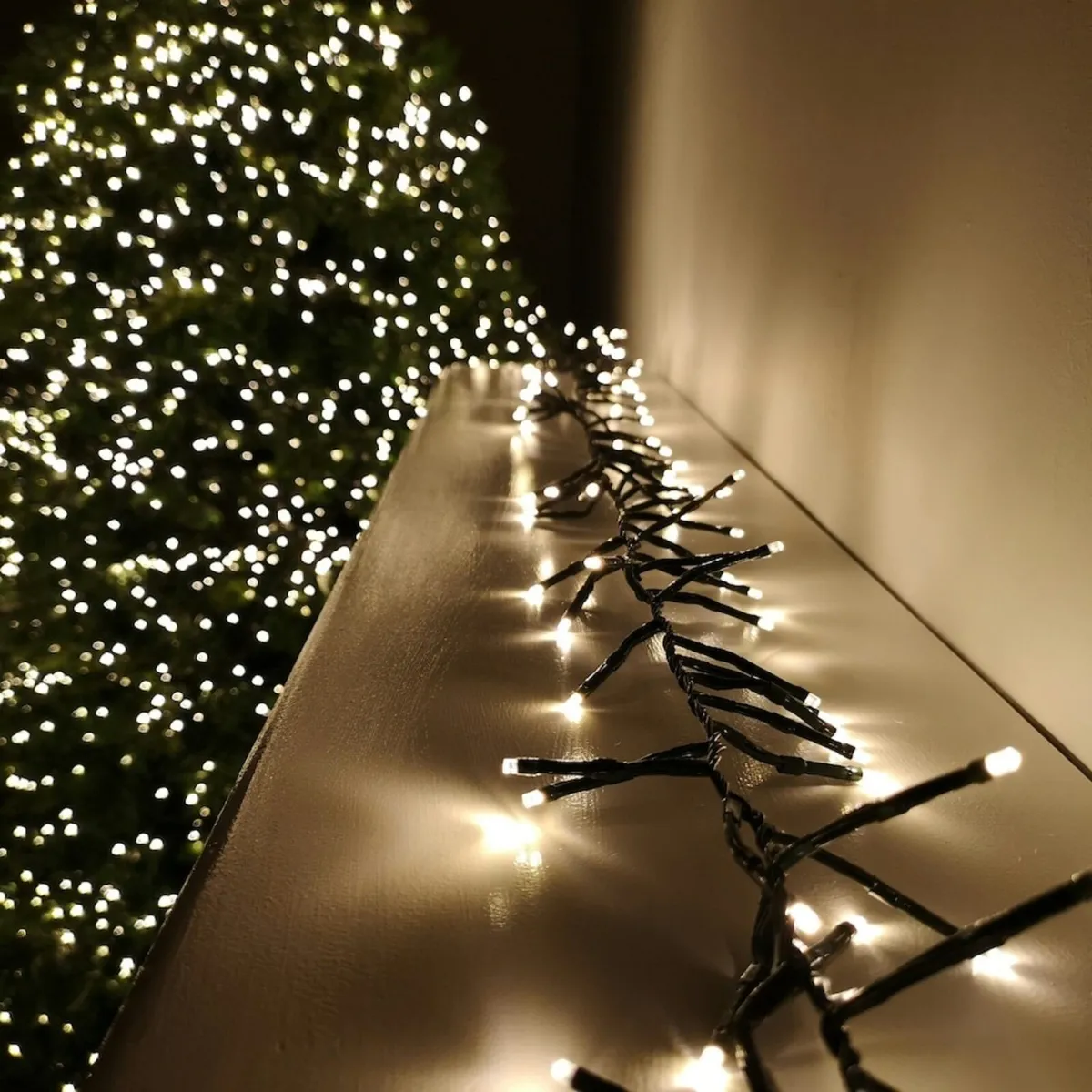 BRAND NEW 1000 Christmas Lights - Warm White - Image 1