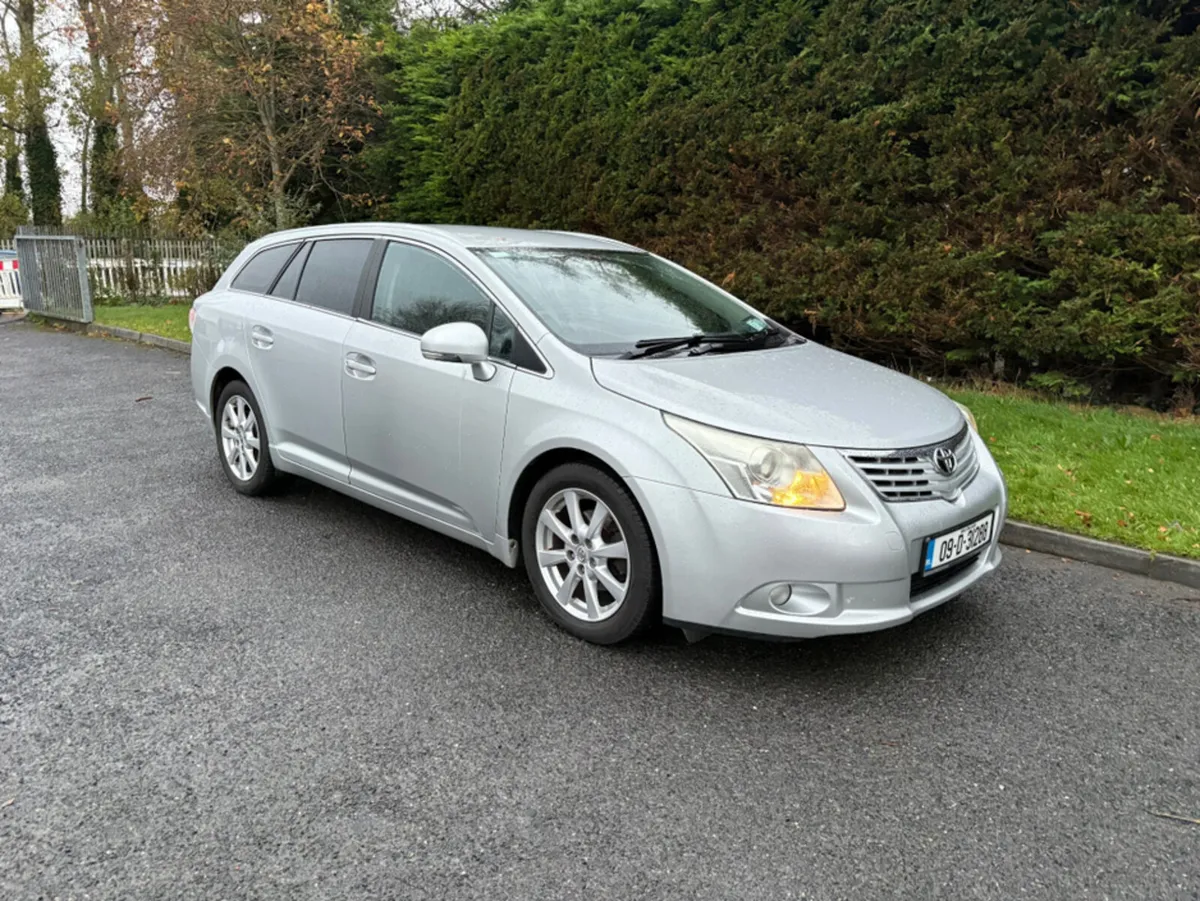 Toyota Avensis D-4D TR 4DR 2.0 OVERMOUNT - Image 1