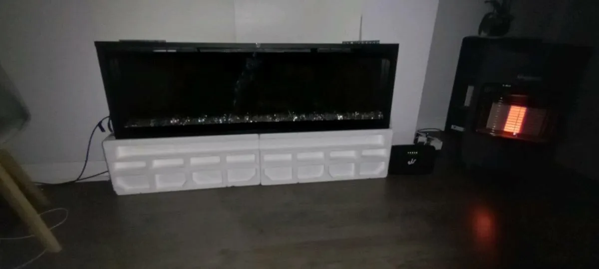 Dimplex ignite 50 inch wall mounted fire - Image 1