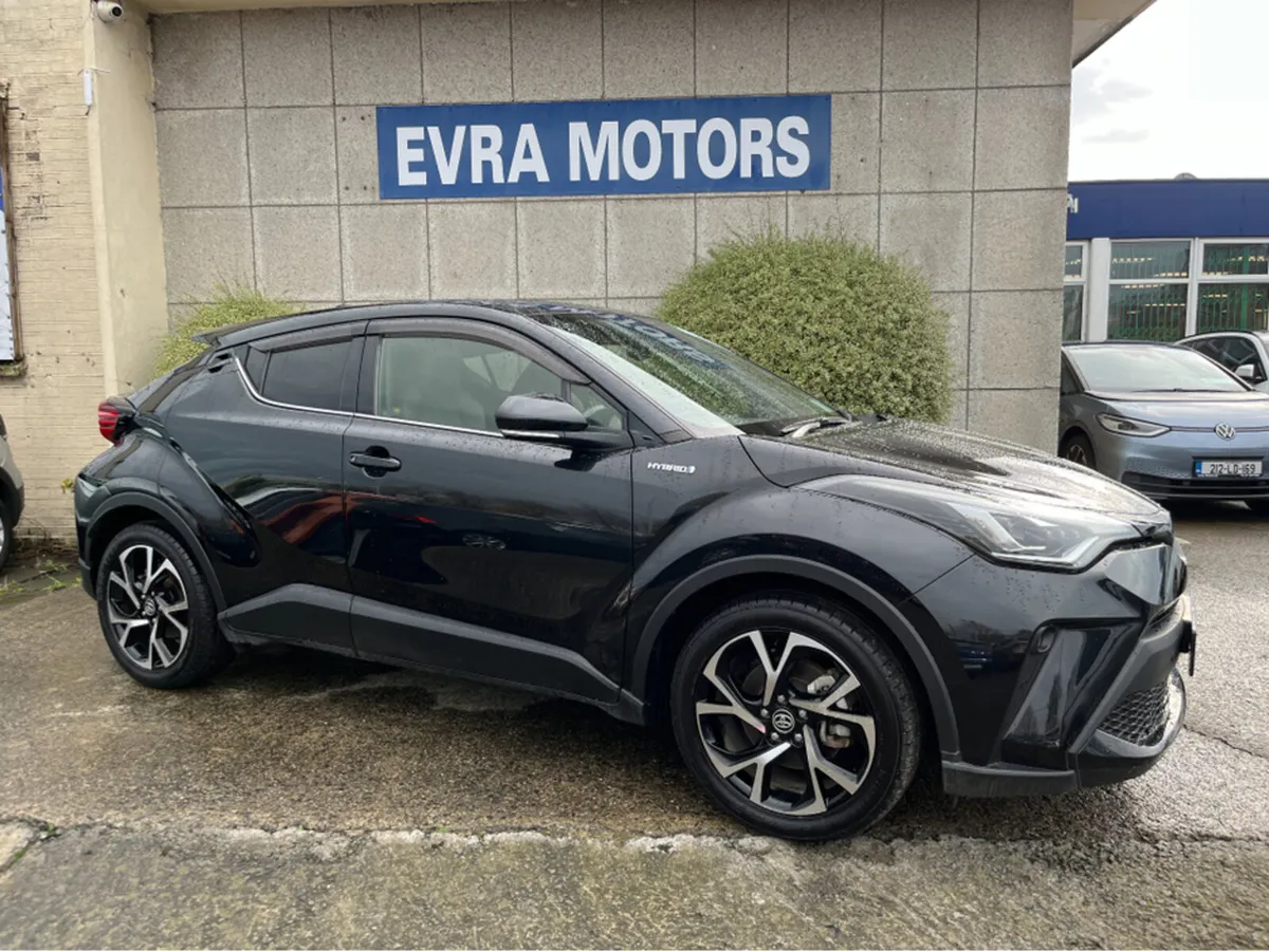 Toyota C-HR SOL AUTOMATIC HYBRID 1.8 PETROL //HIGH - Image 3