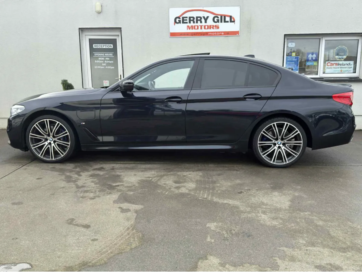 BMW 5-Series E G30 M SPORT 4DR AUTO  * SUN ROOF * - Image 4