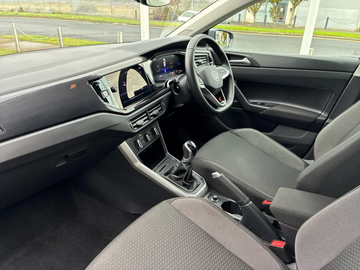 Volkswagen Polo LIFE 1.0 TSI 95BHP MANUAL 5SPEED - Image 3
