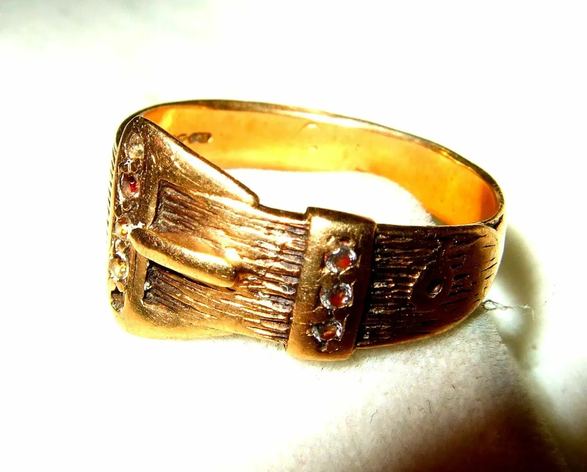 Vintage 9ct Gold/Diamond 'Buckle Ring' - Image 2