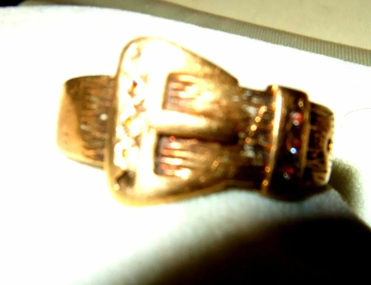 Vintage 9ct Gold/Diamond 'Buckle Ring' - Image 3