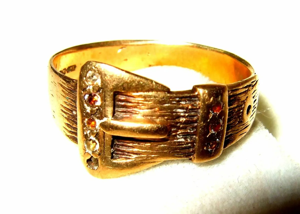 Vintage 9ct Gold/Diamond 'Buckle Ring' - Image 4