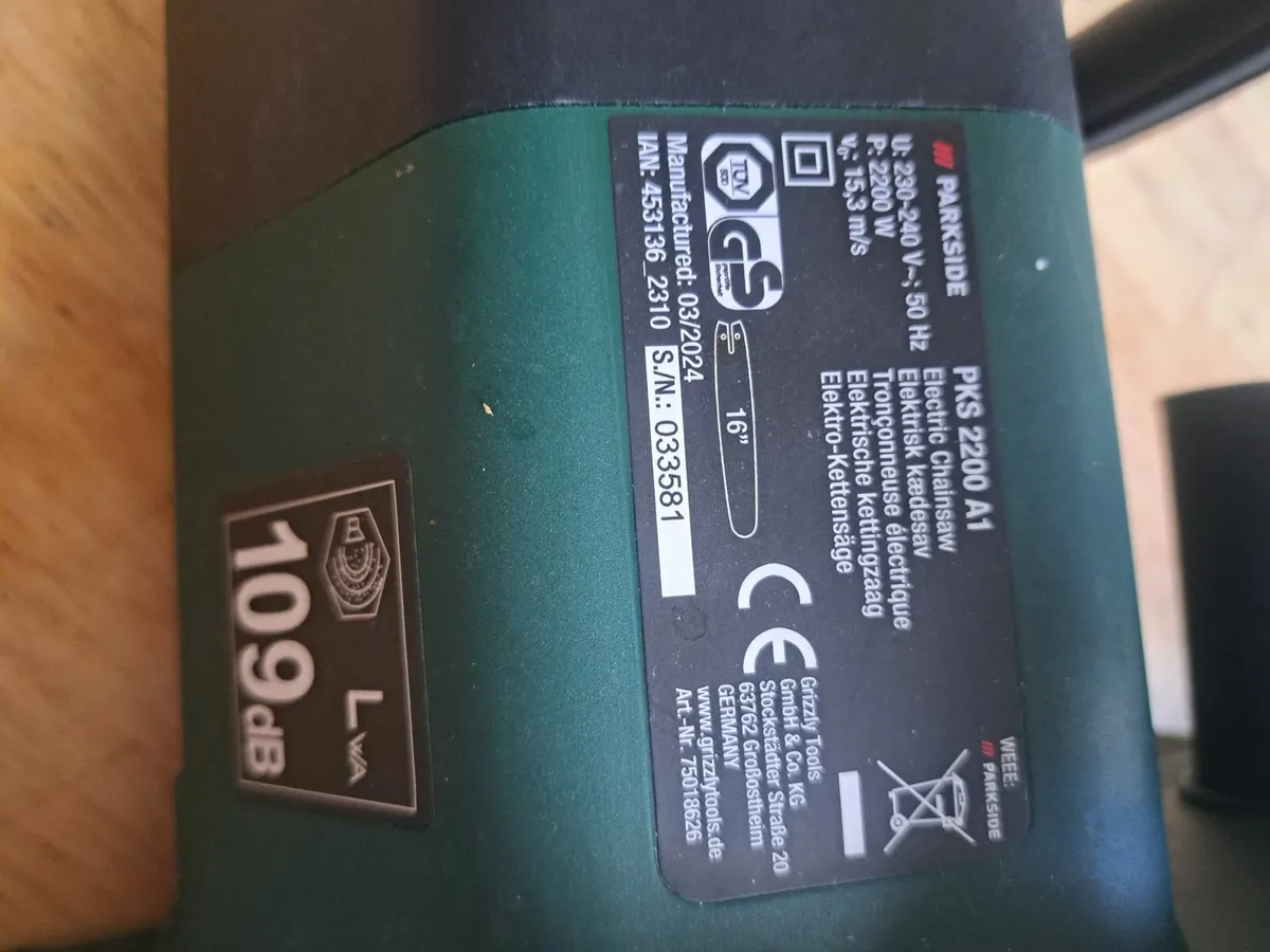 Chainsaw Excellent Condition Electric - Image 2