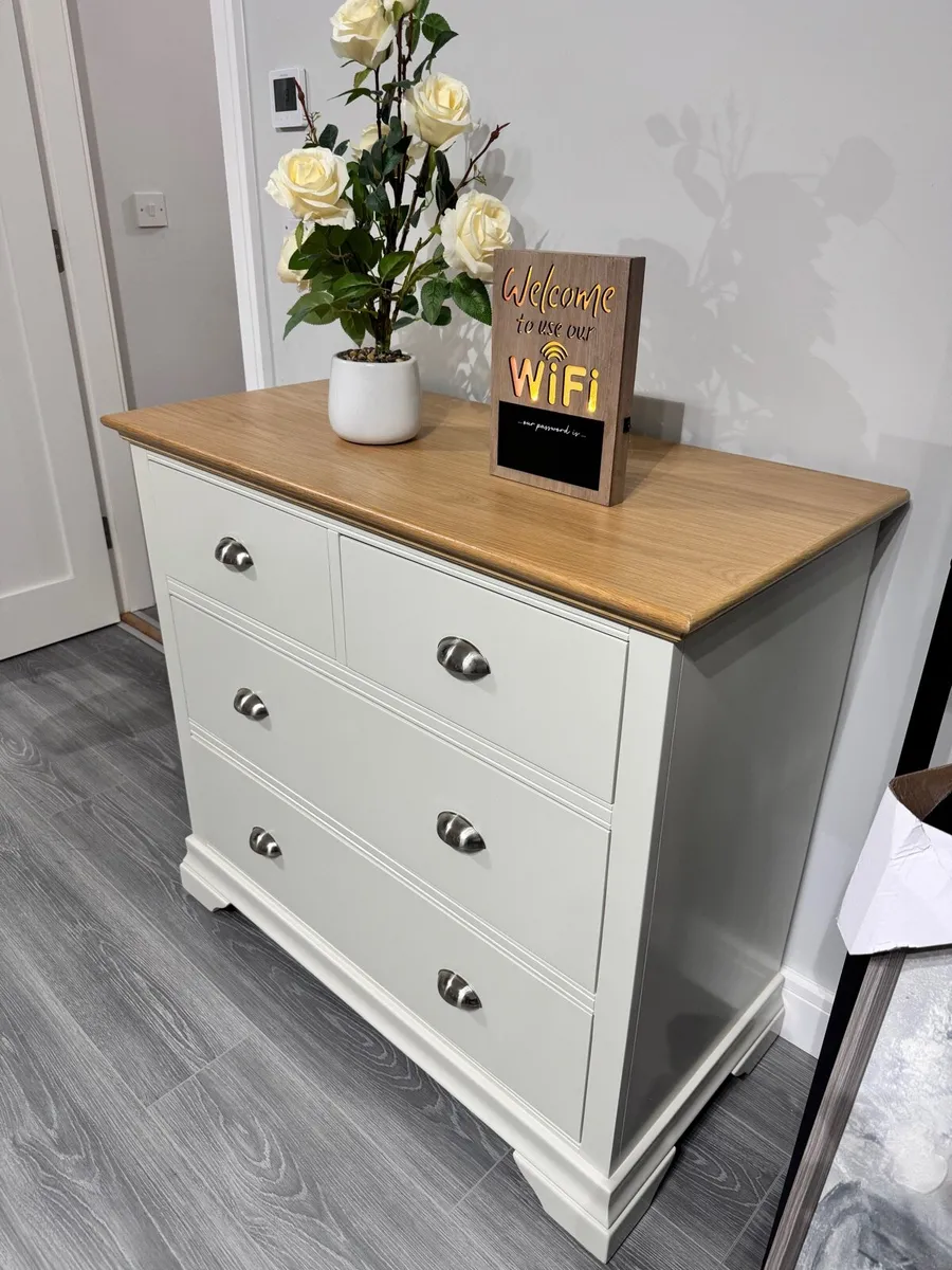 2+2 Oak Chest of drawer - Image 1