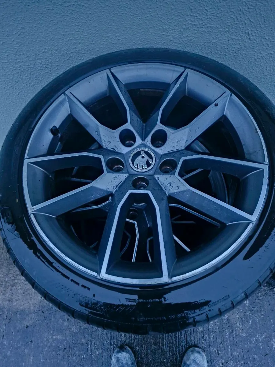 Skoda octavia Alloys 18 inch - Image 1
