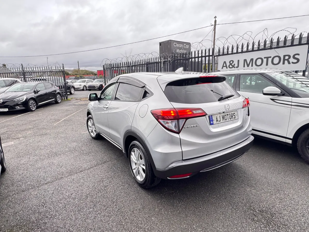 2014 HONDA VEZEL 1.5 Hybrid - Image 4