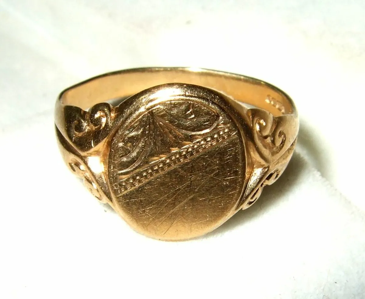 Vintage Hallmarked 9ct Gold Signet Ring - Image 1