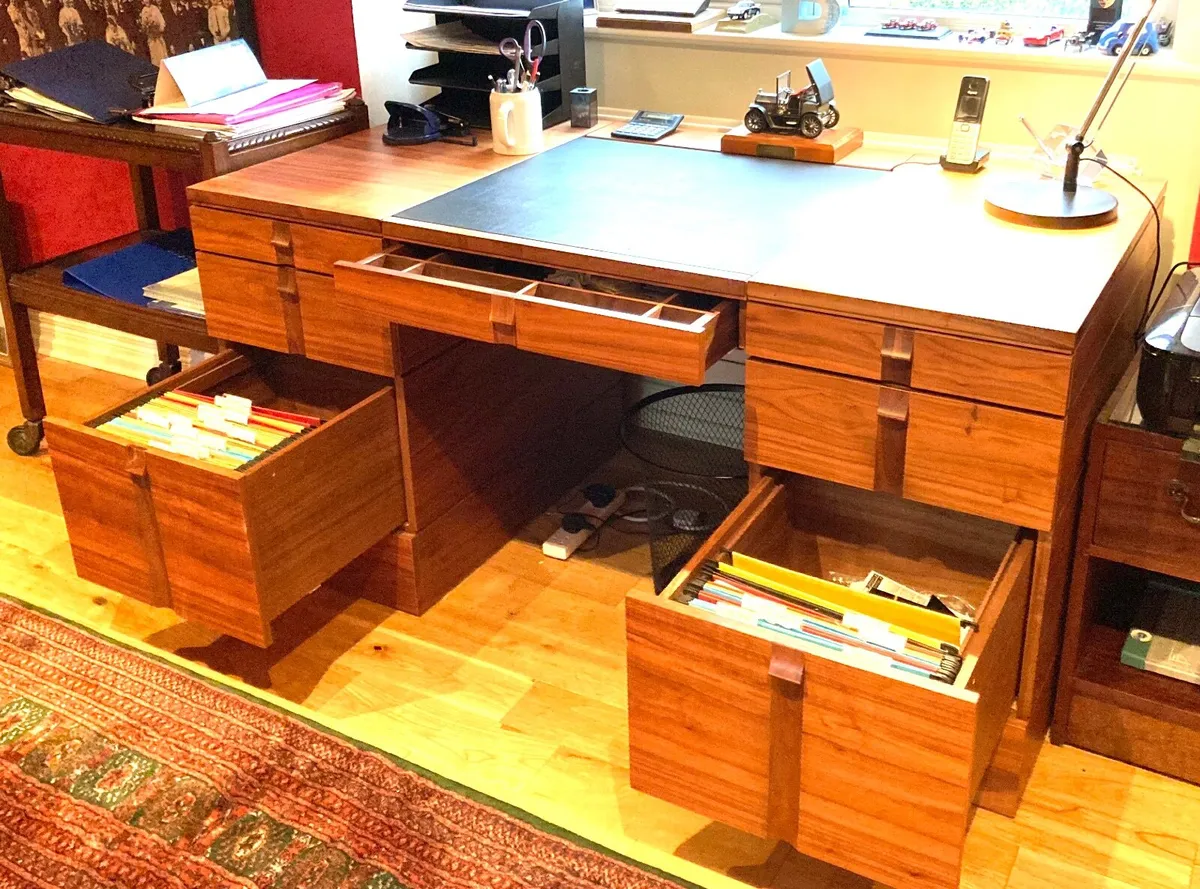 Office desk - Image 1