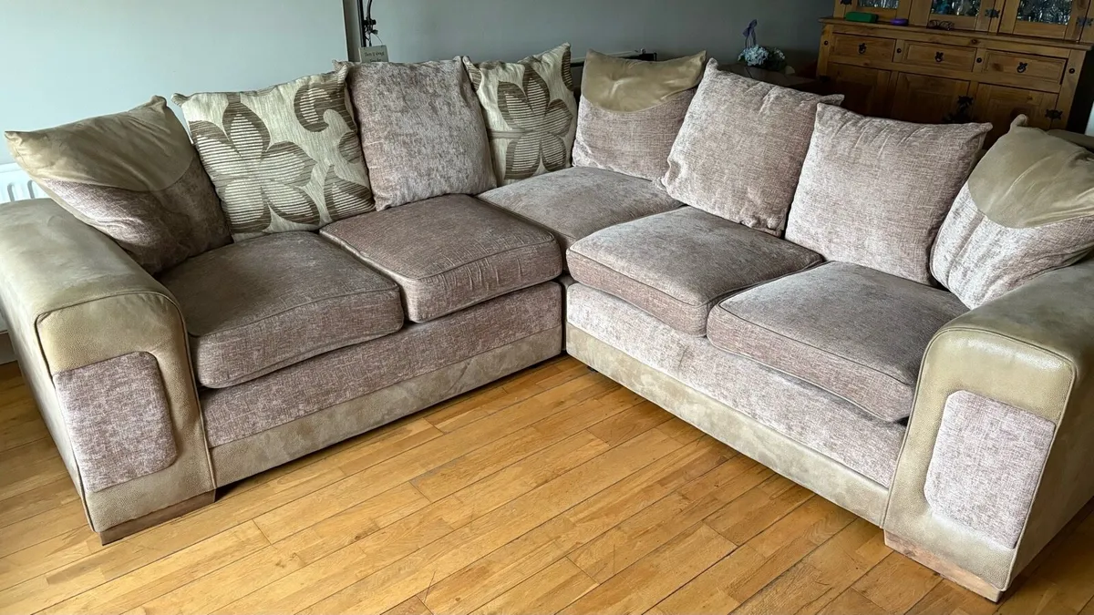 L shaped sofa - Image 1