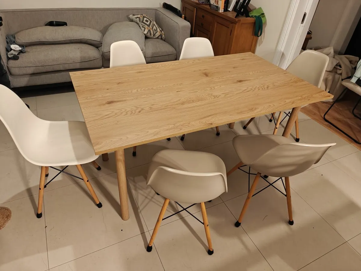 Dining table and chairs - Image 1