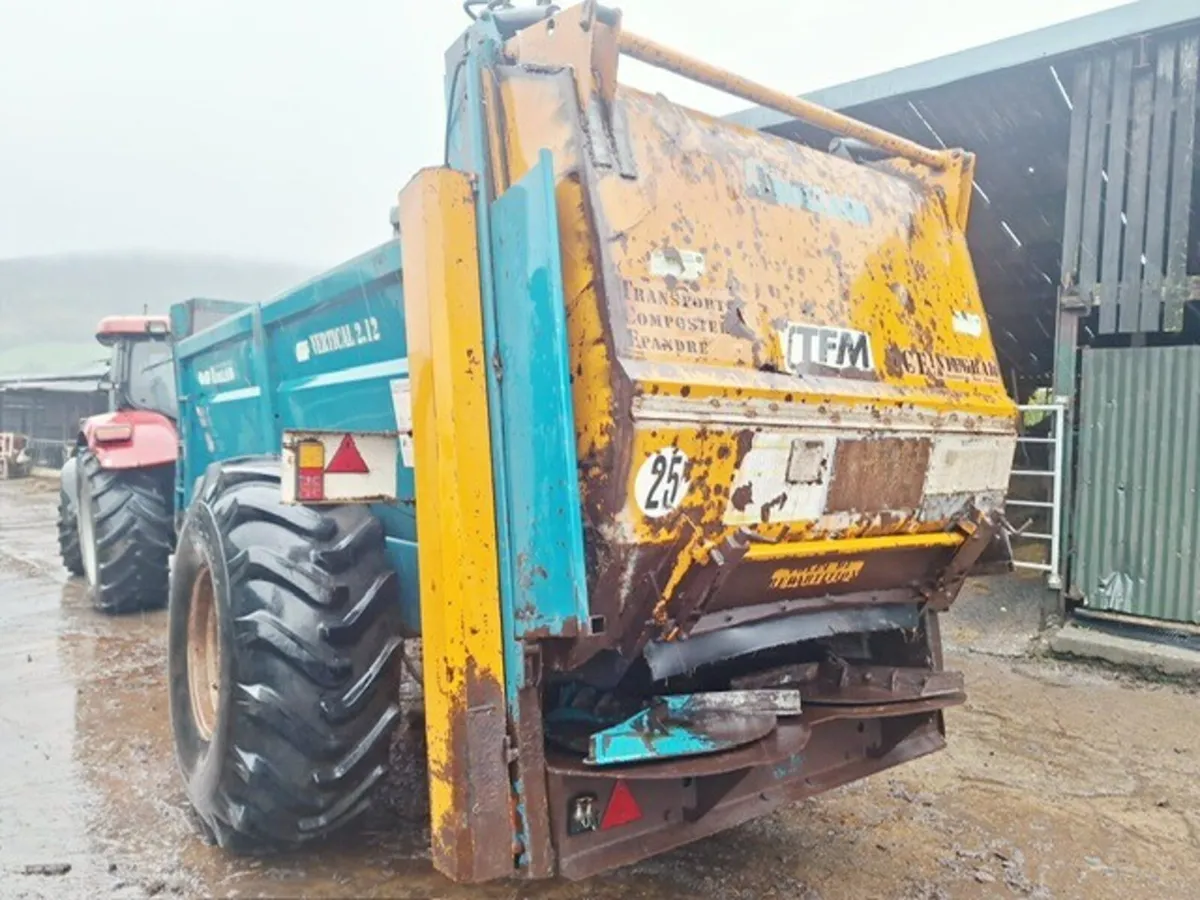 2001 Rolland 12 Tonne Rear Discharge Spreader - Image 3